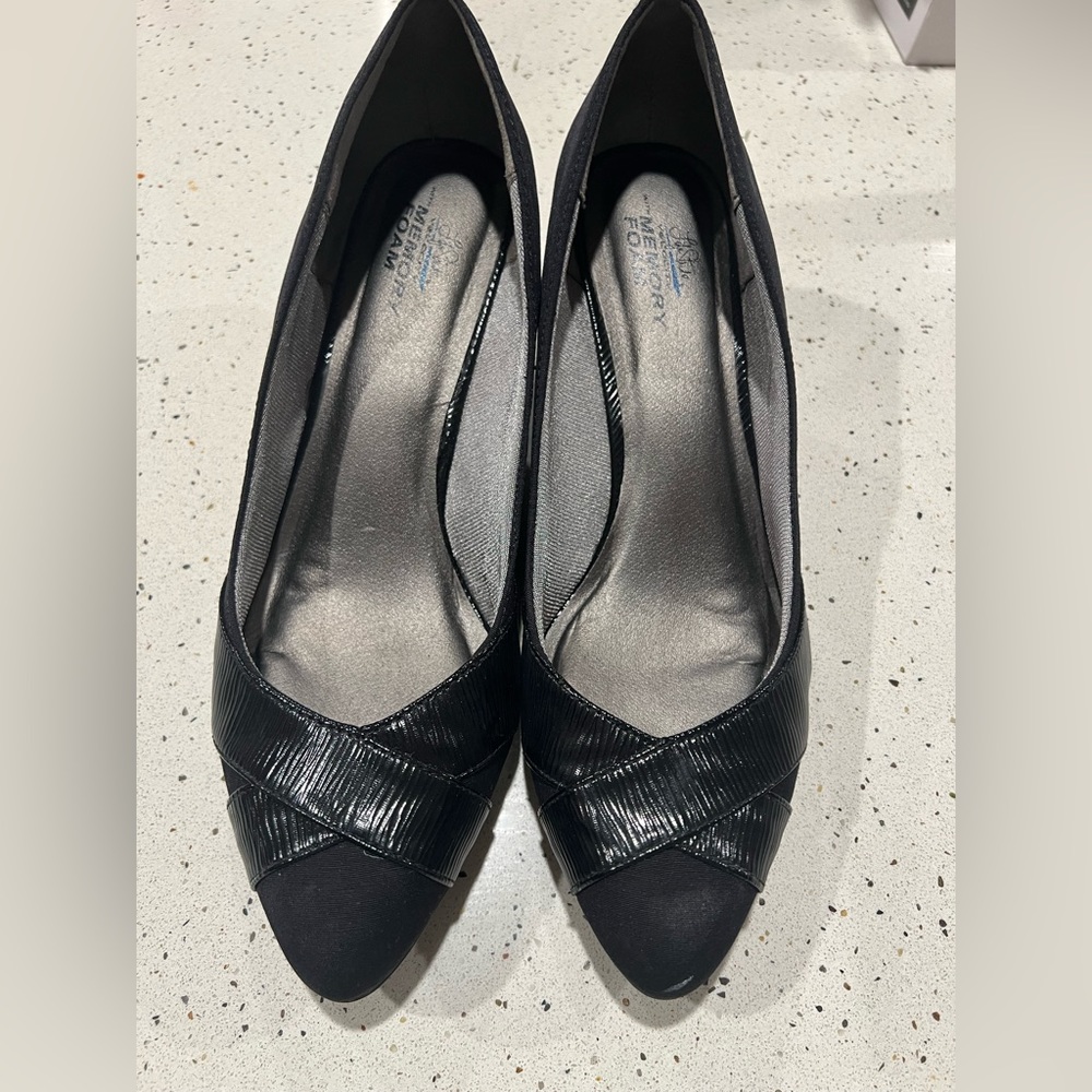 LifeStride Women's Rizzo Wedge Pump
